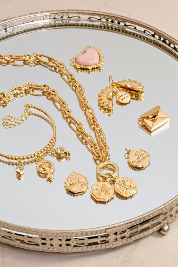 golden jewellery. Photoshoot for AlteroMetais