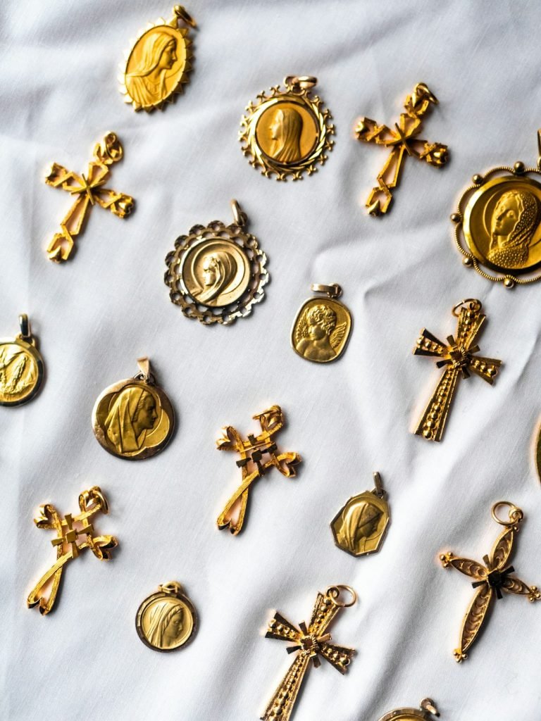 Congratulations, youve found Vellva - a treasure trove of hand-picked new, vintage, and upcycled jewellery sourced from around the world. Visit us online to shop our collection.