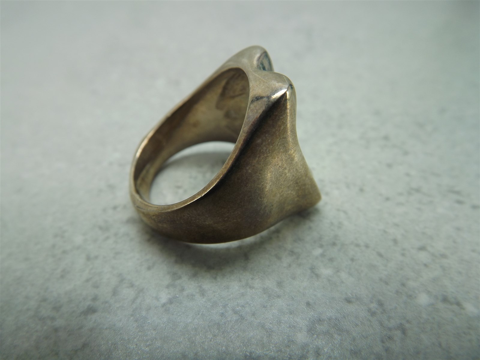57 1504.jpg Vintage Sterling Silver Unique Design Ring – Solid .925 Heavy Statement Ring Size 8.75, 13.7 Grams