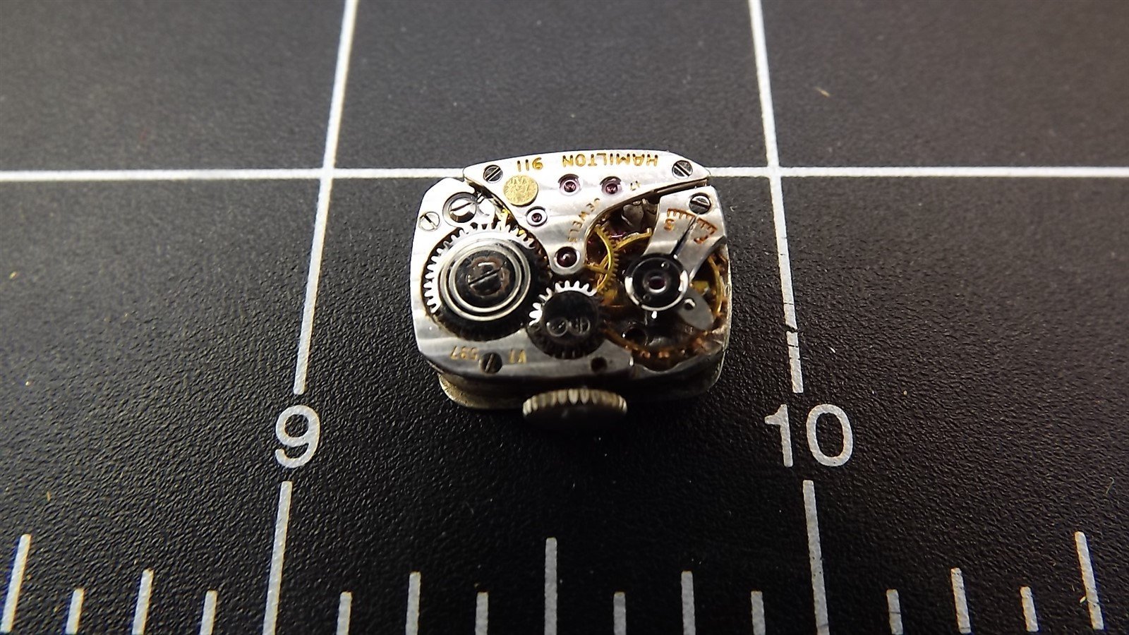57 156.jpg Antique Hamilton 17 Jewel Watch Movement with Dial – V1197 91, Takes a Wind, For Parts or Restoration