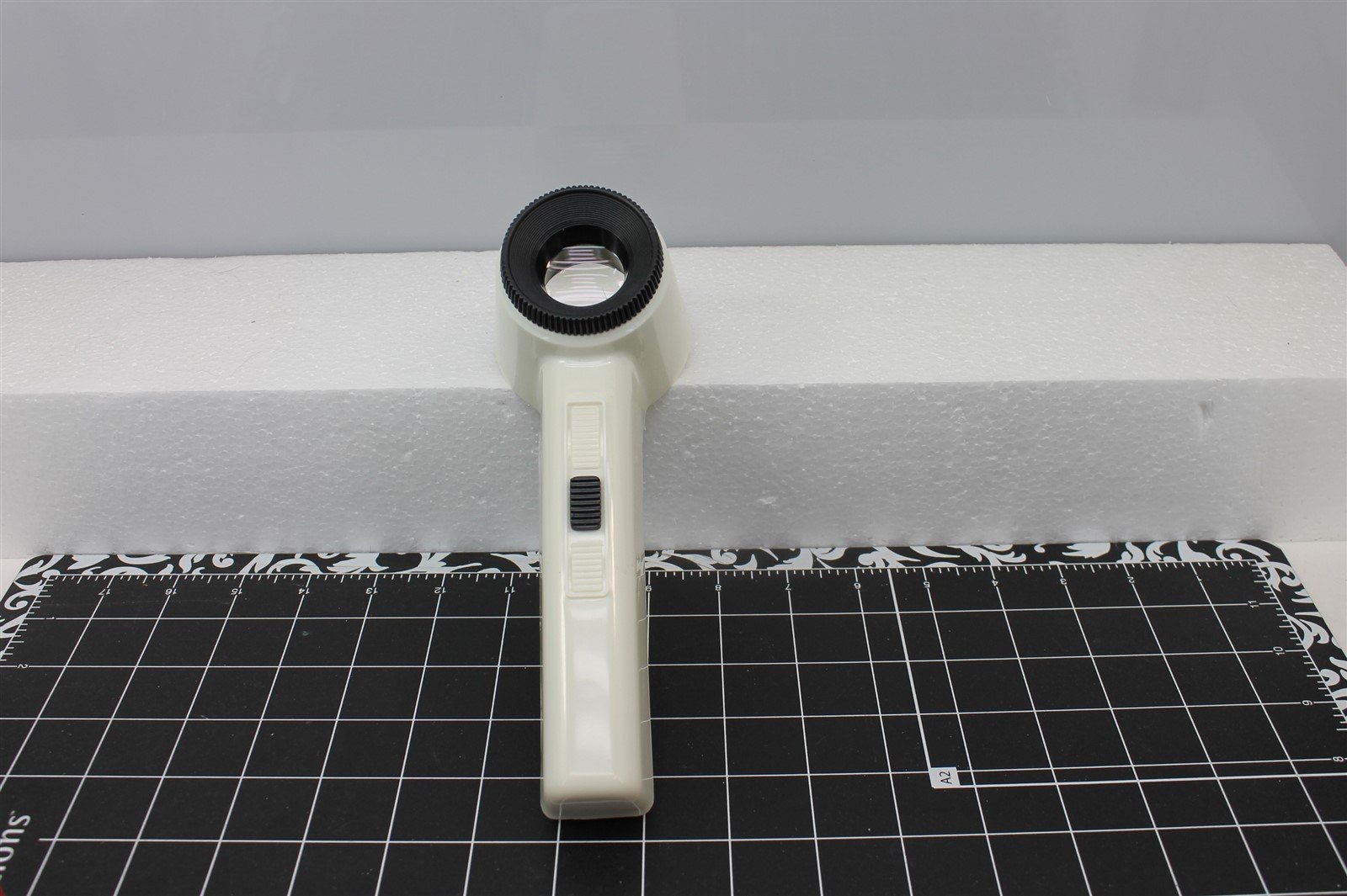 57 1598.jpg 10x Illuminated Glass Lens Magnifier 1″ Dual Lens – Lighted Hand Magnifier with Krypton Bulb, Uses 2 C Batteries