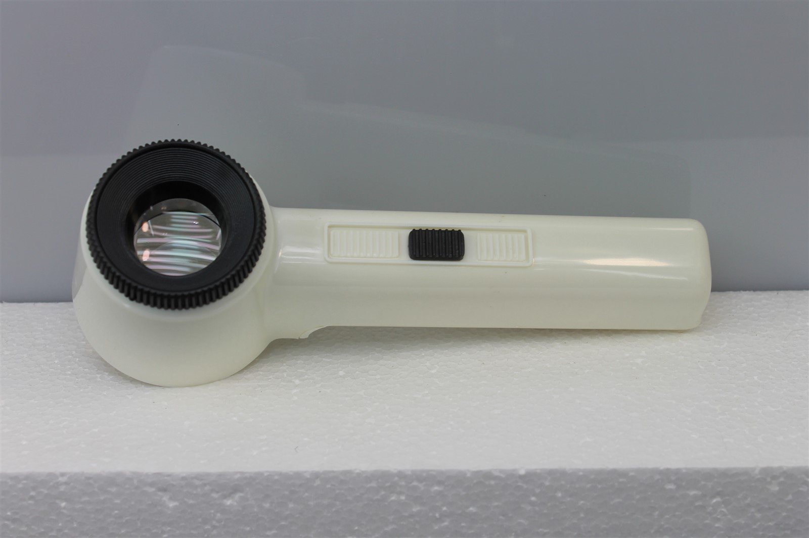 57 1606.jpg 10x Illuminated Glass Lens Magnifier 1″ Dual Lens – Lighted Hand Magnifier with Krypton Bulb, Uses 2 C Batteries