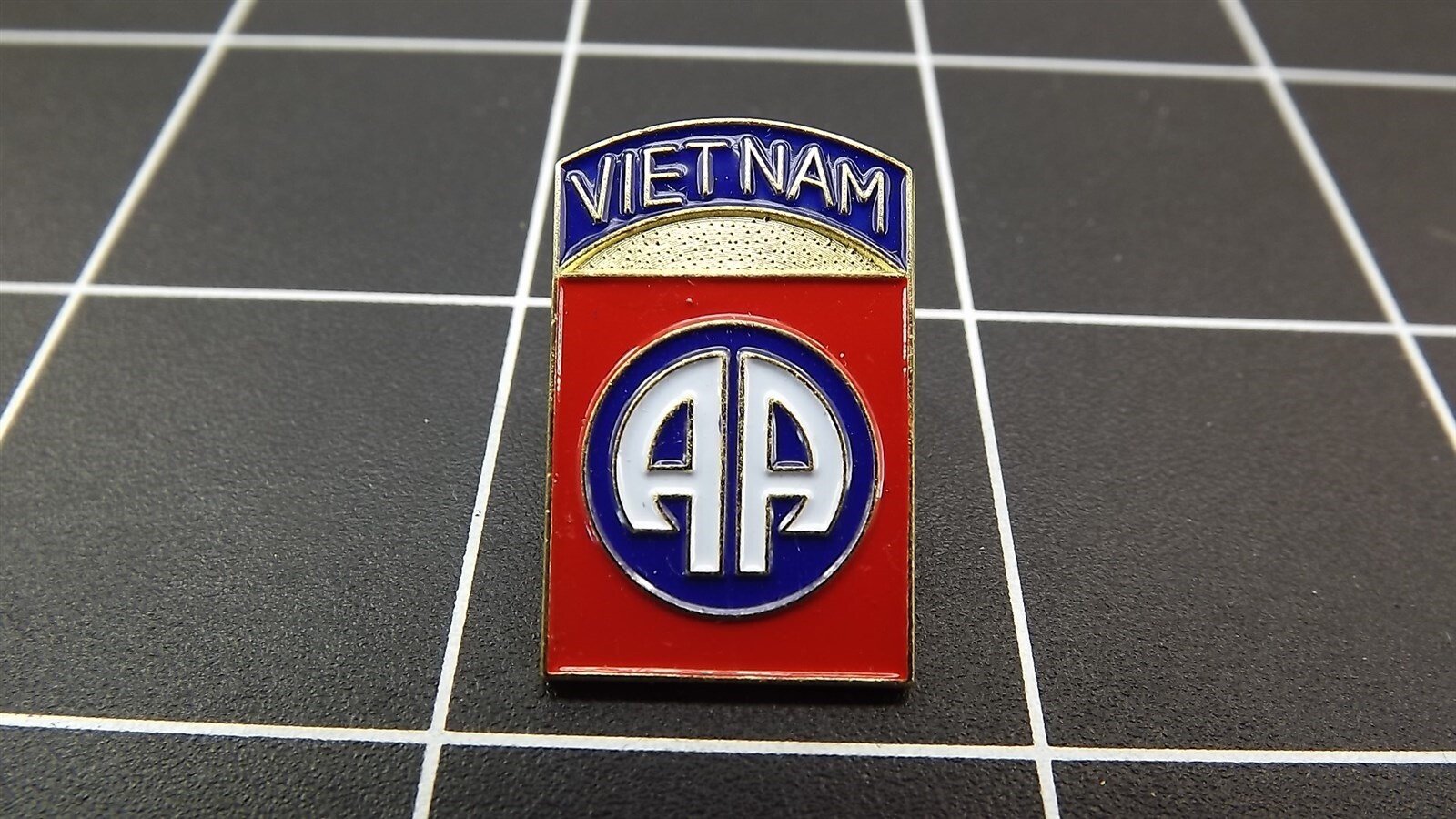 57 2049.jpg Airborne Vietnam Red & Blue Lapel Pin – Vietnam War Paratrooper Hat Pin for Veterans & Collectors