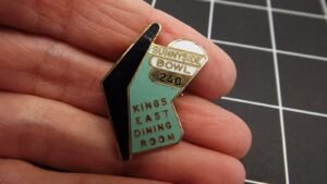 Vintage Sunnyside Bowl 240 Kings East Dining Room Enamel Lapel Pin – Bowling Alley Collectible Hat Pin