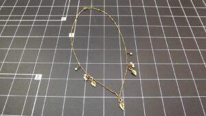Gold Tone Link Choker Necklace with Leaves & Pearls 16.5″ – Leaf and Pearl Accent Fashion Choker