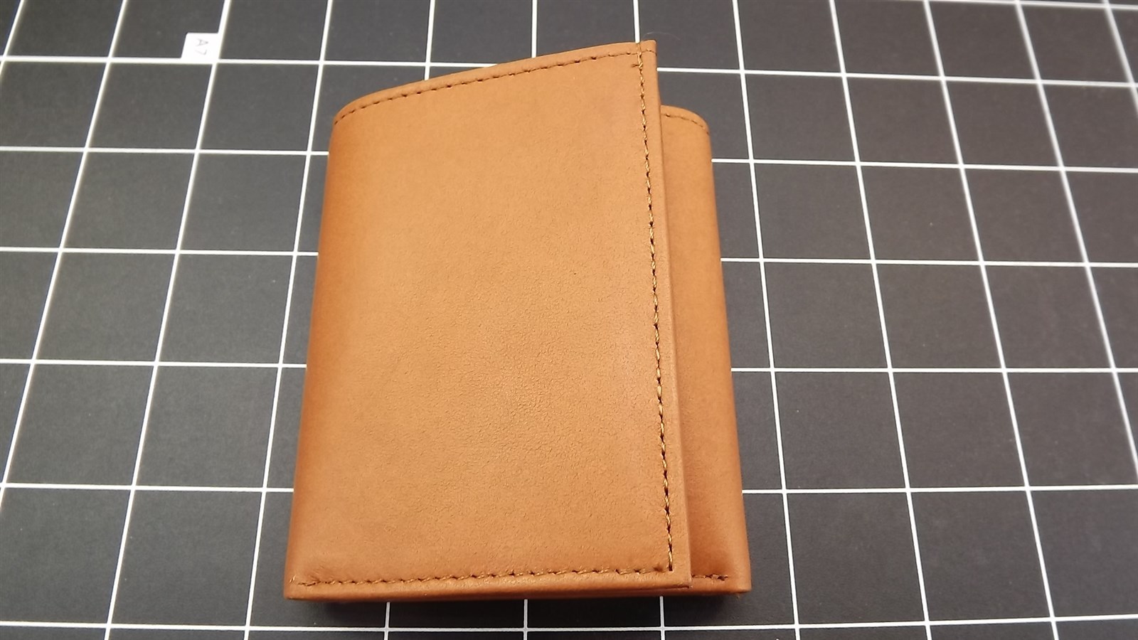 57 2746.jpg Genuine Leather Tri-Fold Wallet Tan – Identity Theft Protection Men’s Trifold Wallet, New in Box