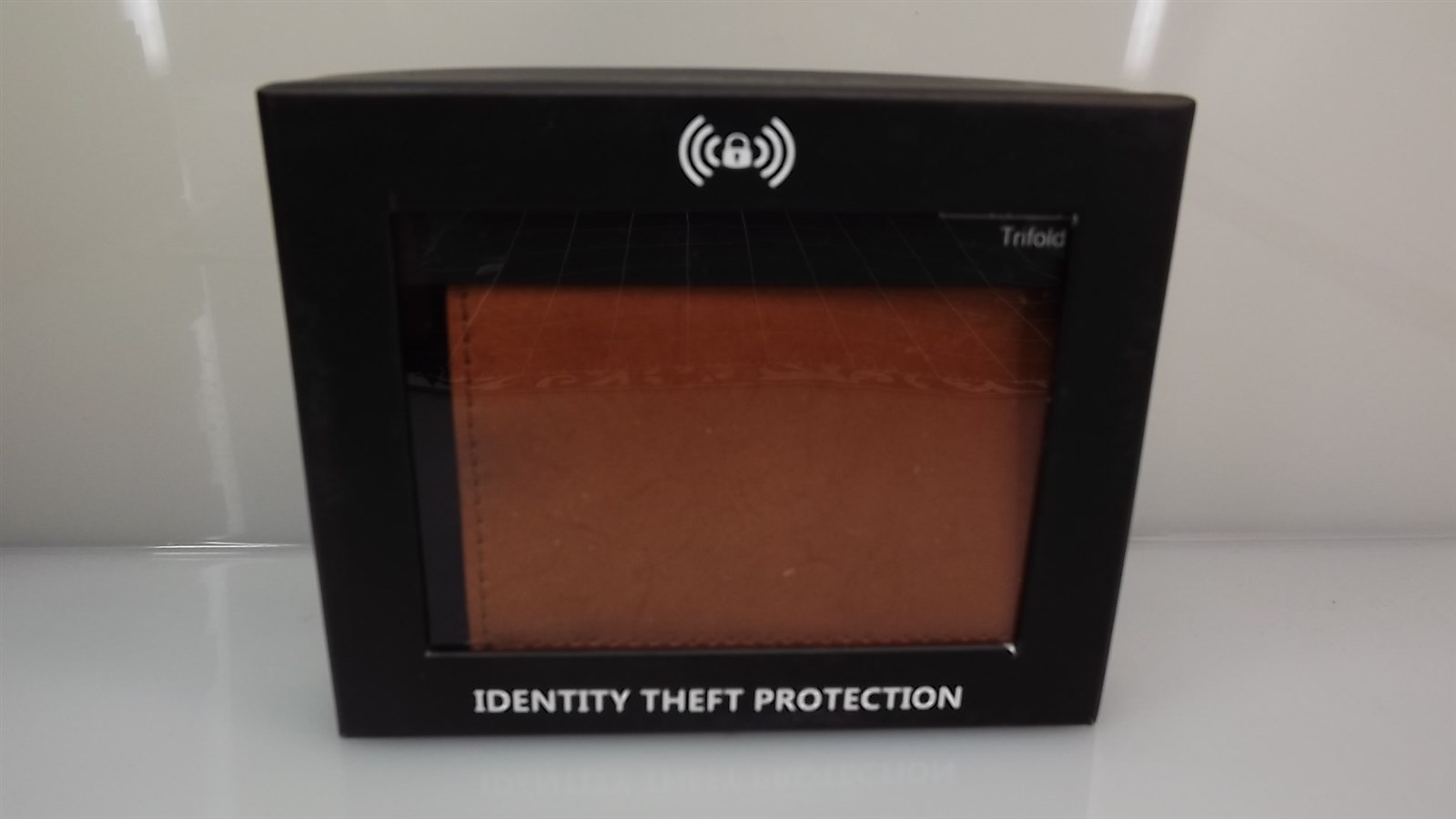 57 2757.jpg Genuine Leather Tri-Fold Wallet Tan – Identity Theft Protection Men’s Trifold Wallet, New in Box