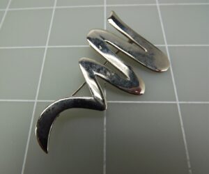 Vintage 925 Sterling Silver Squiggle Style Brooch – 7.3 Grams, 2 1/4″ Modernist Pin Estate Jewelry