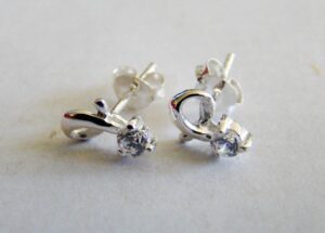 Sterling Silver Brilliant Clear Stone Stud Earrings – Small 3mm Round Sparkle Earrings, Estate Jewelry 0.8 Gram