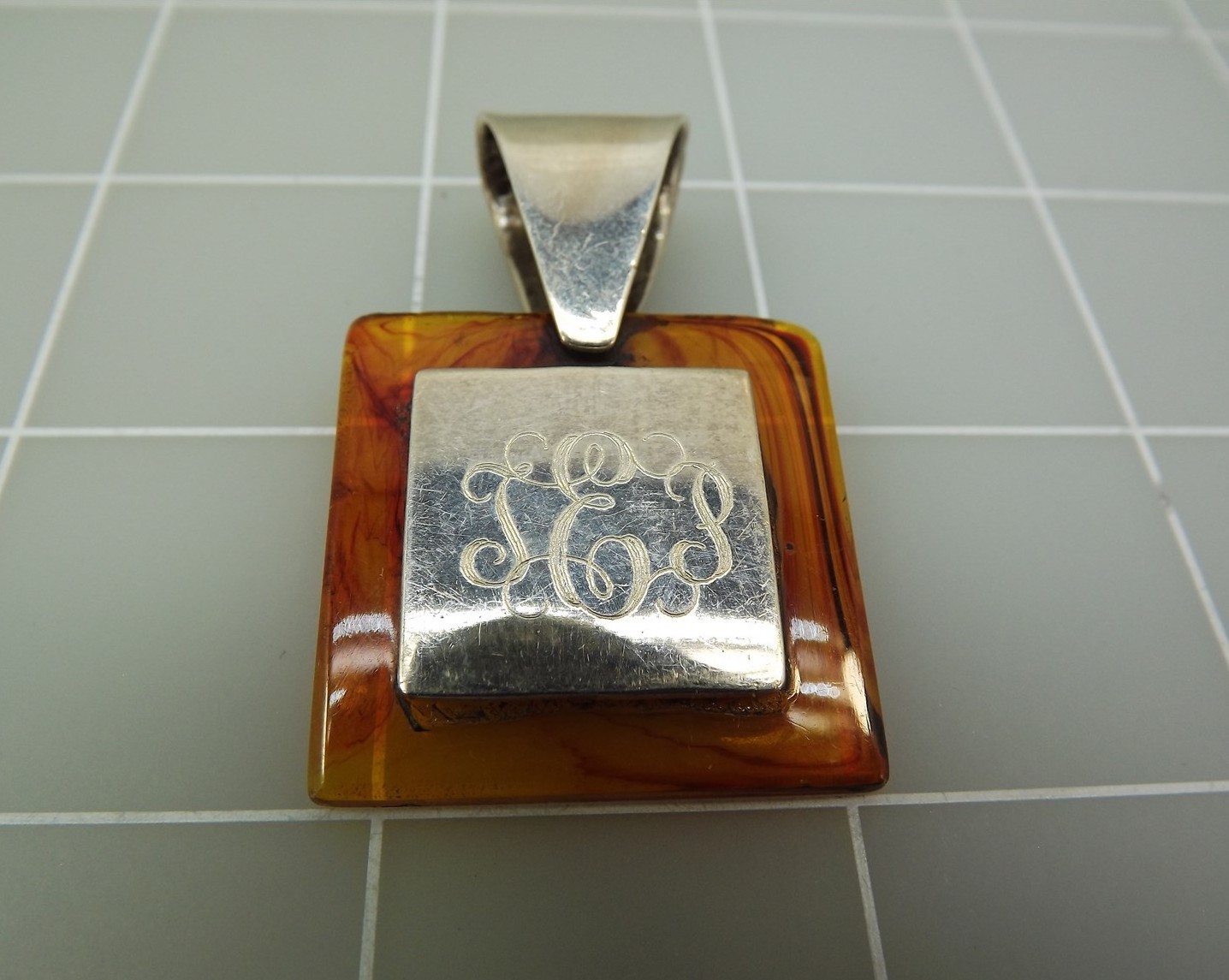 57 3233.jpg Engraved Initial Pendant with Wood Grain Resin Surround – Unmarked Silver-Color Monogram Pendant, 11.7 Grams