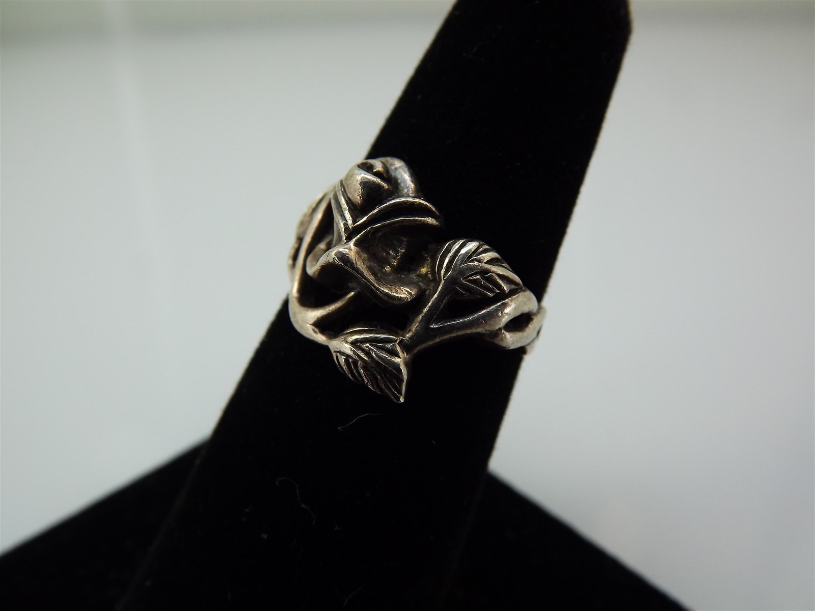 57 3260.jpg Rose Flower Design Ring Size 6-1/2 – Unmarked Silver-Color Floral Ring, 5.3 Grams, Estate Jewelry