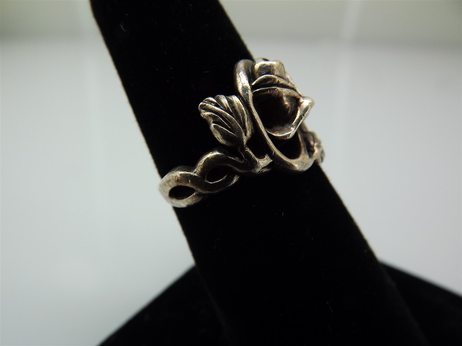 57 3262.jpg Rose Flower Design Ring Size 6-1/2 – Unmarked Silver-Color Floral Ring, 5.3 Grams, Estate Jewelry