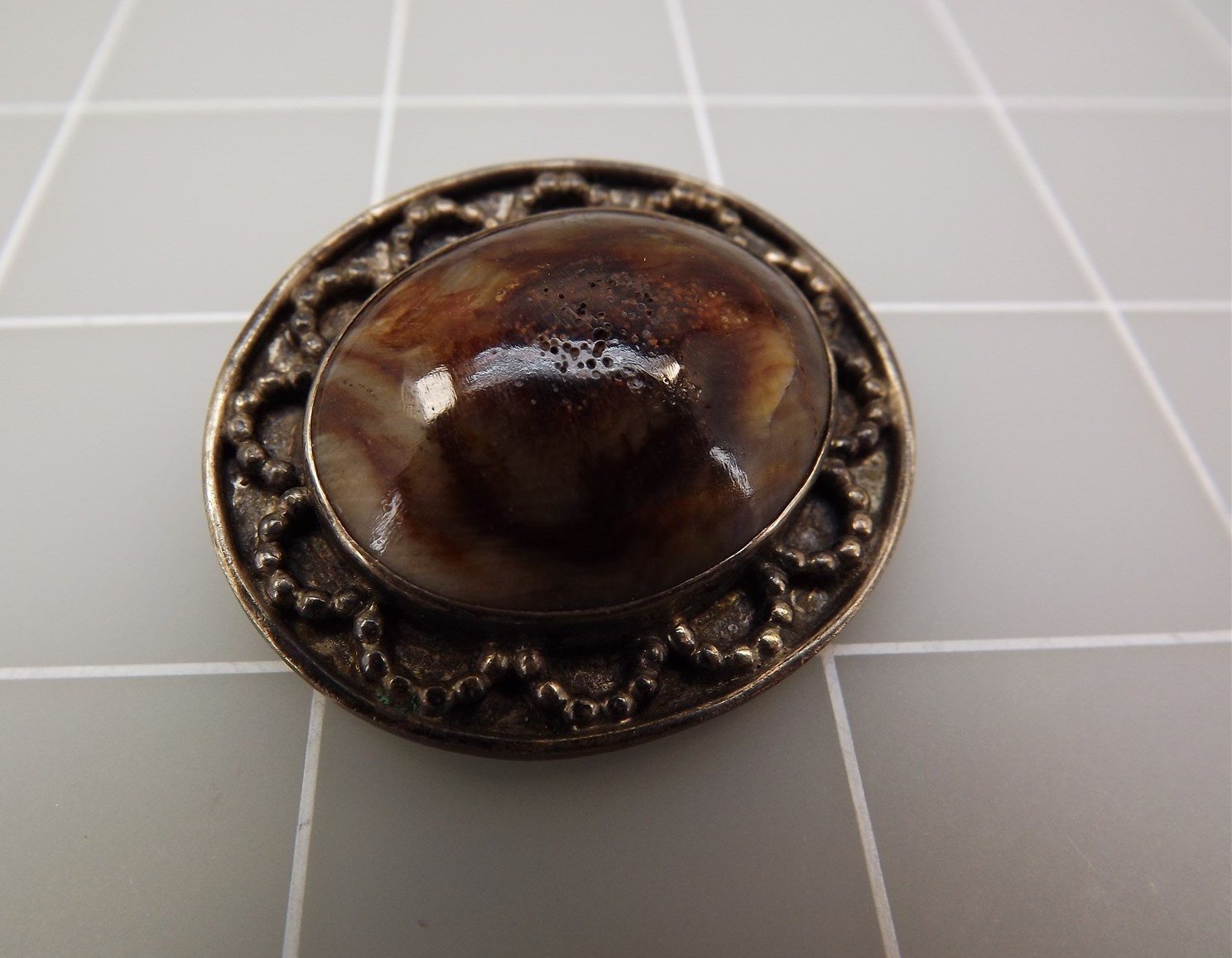 57 3313.jpg Silver Tone Brooch Pin with Oval Brown Quartz Stone 1-5/8″ – Smoky Brown Stone Costume Pin, 17.0 Grams