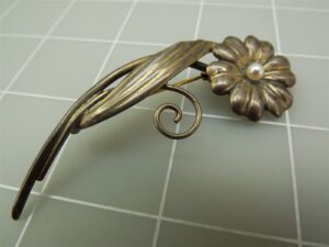Vintage Sterling Silver Daisy Flower Brooch with Pearl Center – Floral Pin, 2 7/8″, 8.1 Grams