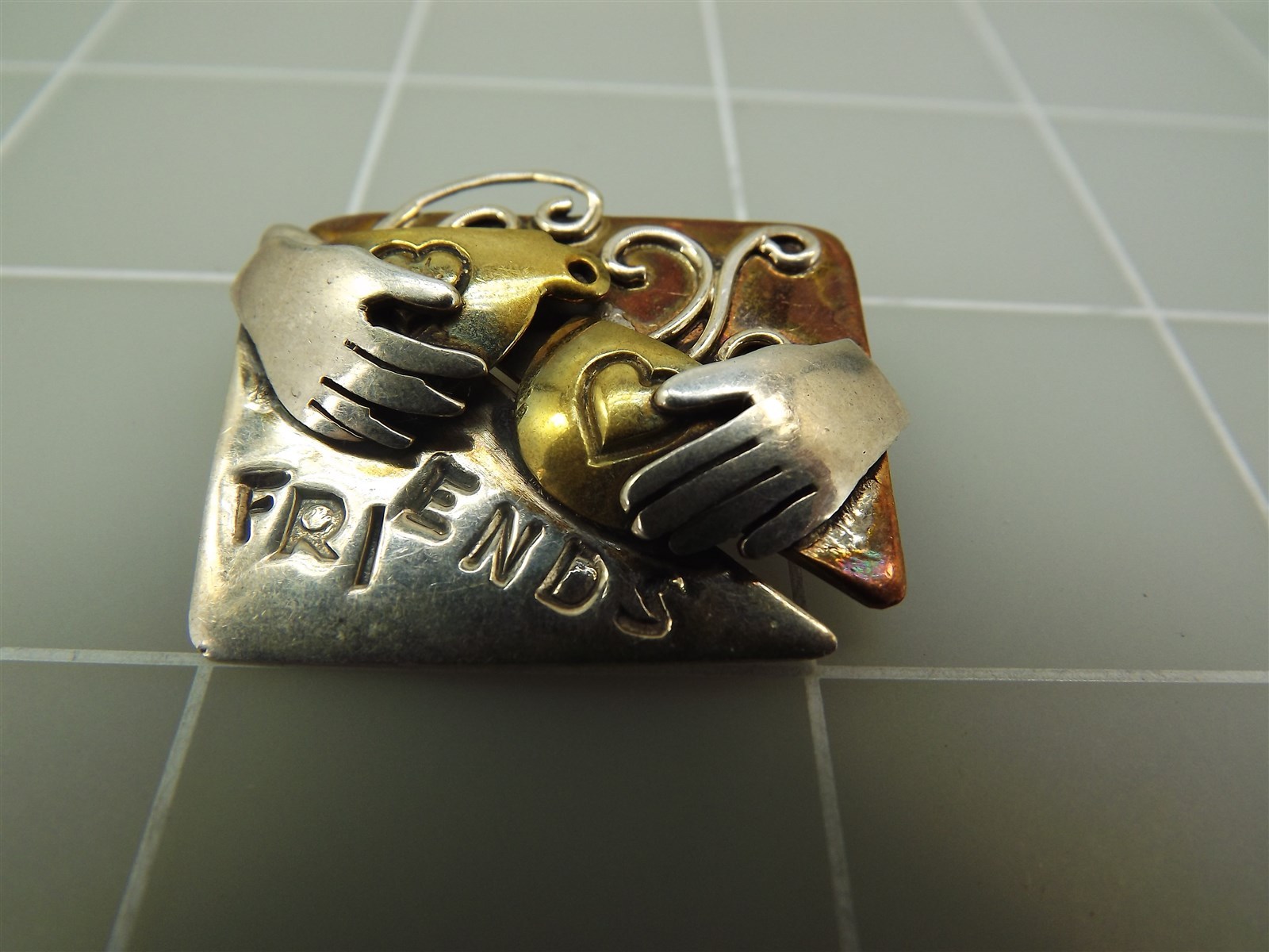 57 3525.jpg Two Tone Friends Hands Holding Cups with Hearts Brooch Pin – Friendship Pin, 1 1/4″, 9.5 Grams