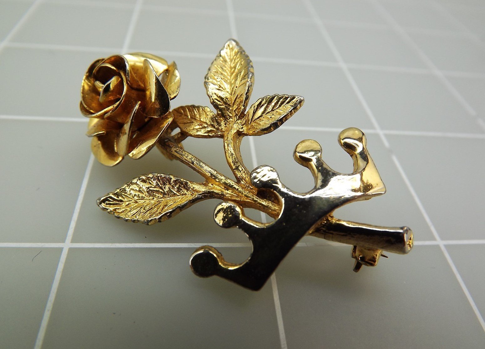 57 3577.jpg Vintage Gold Tone Flower with Crown Brooch Pin – Moveable Flower Petals, 2″ Floral Costume Pin