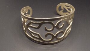 Sterling Silver 925 Open Design Bangle Bracelet – 7″ Solid Silver Estate Bangle, 41.6 Grams, Never Plated