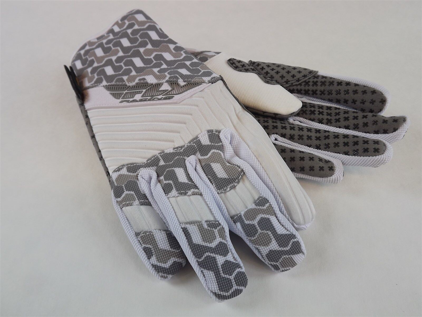 57 907.jpg Fly Racing Switch Snow Glove White/Gray Size 7 Adult XS – Thinsulate Waterproof BMX, MTB and Snowmobile Glove