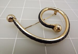 Gold Tone Swirl Brooch Pin with Black Leather Accent – Modern Statement Costume Jewelry Pin 2-1/4″