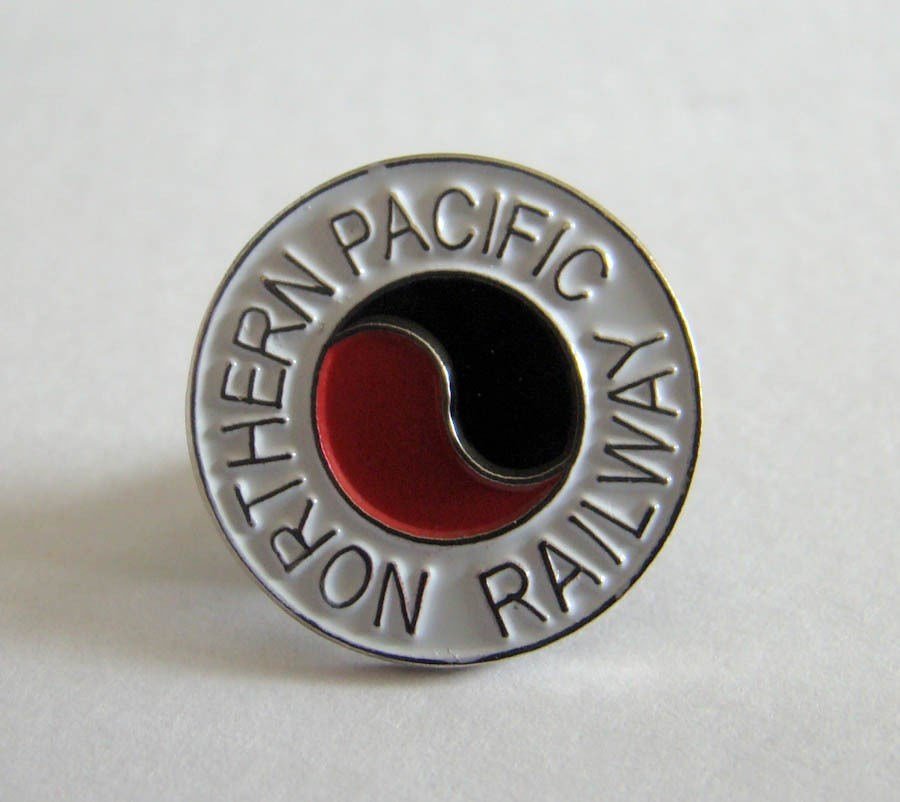 s l1600 10601.jpg Northern Pacific Railway Slogan Lapel Pin