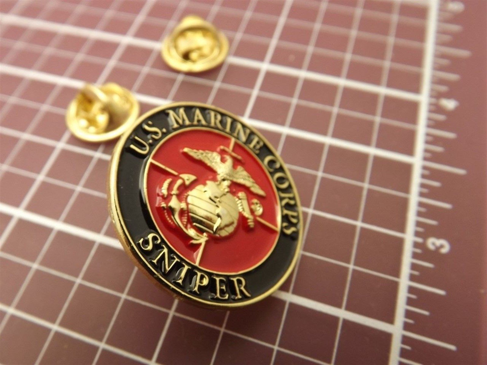s l1600 1076.jpg USMC Sniper Lapel Pin – Enameled Brass Eagle, Globe & Anchor over Crosshairs, U.S. Marine Corps Sniper Hat Pin