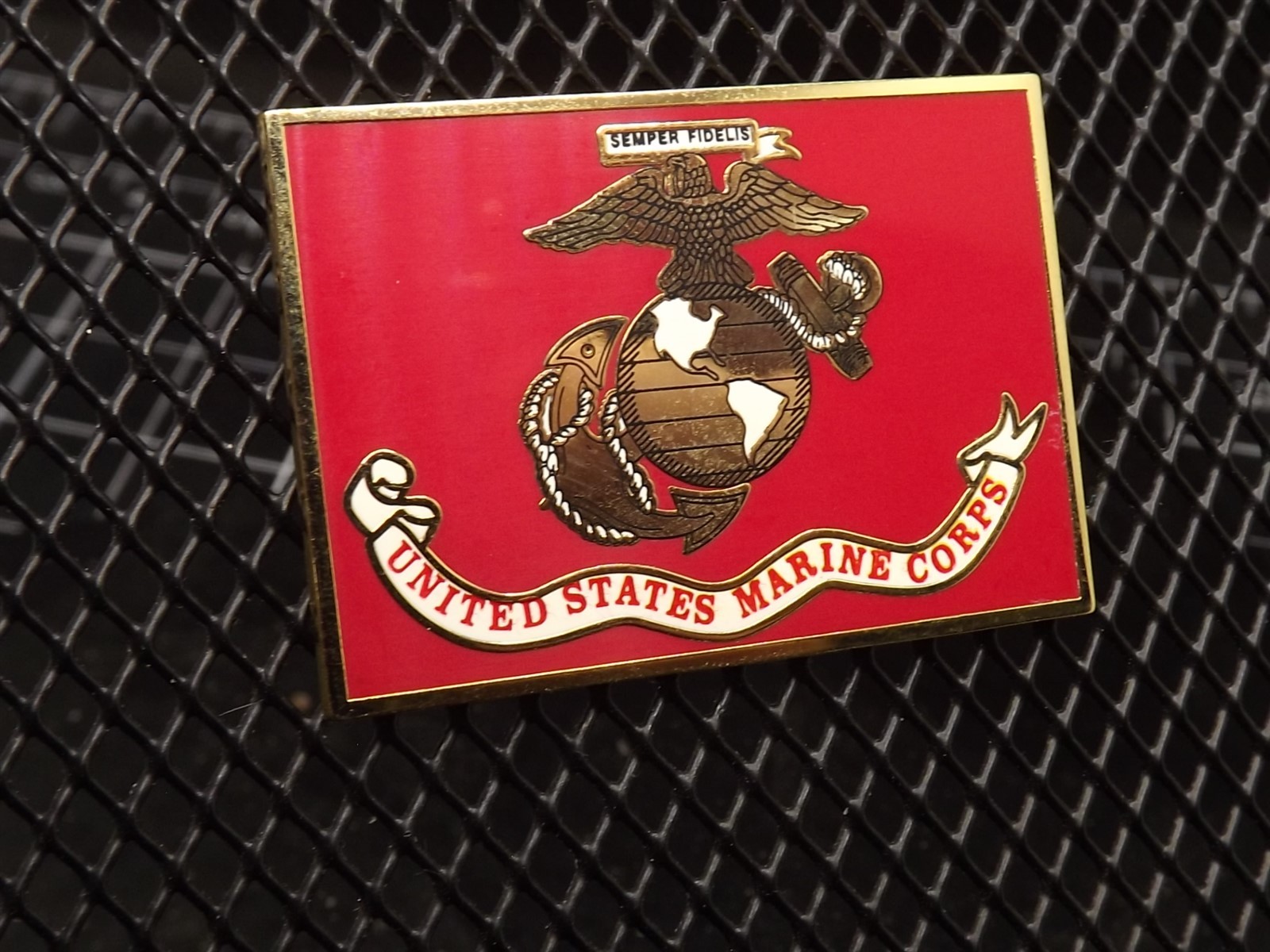 s l1600 1113.jpg USMC Flag Lapel Pin – Red Enamel Scarlet Marine Corps Flag with Eagle, Globe & Anchor Hat Pin