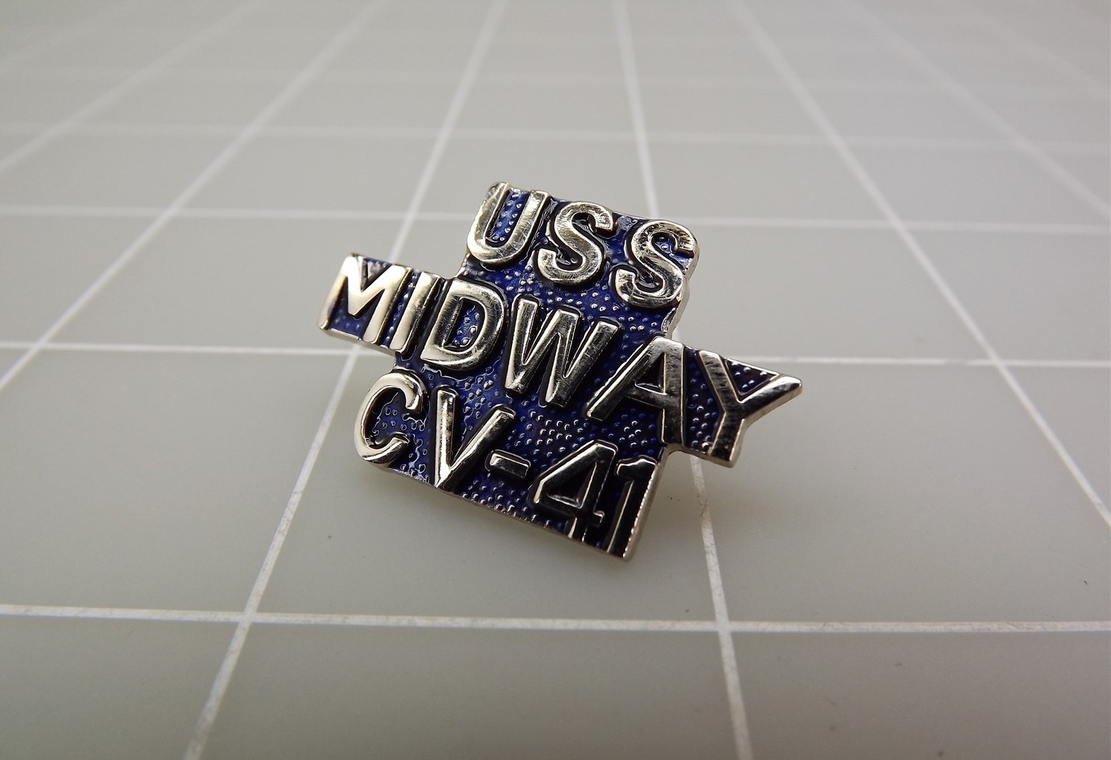 s l1600 11301.jpg USS Midway CV-41 Lapel Pin