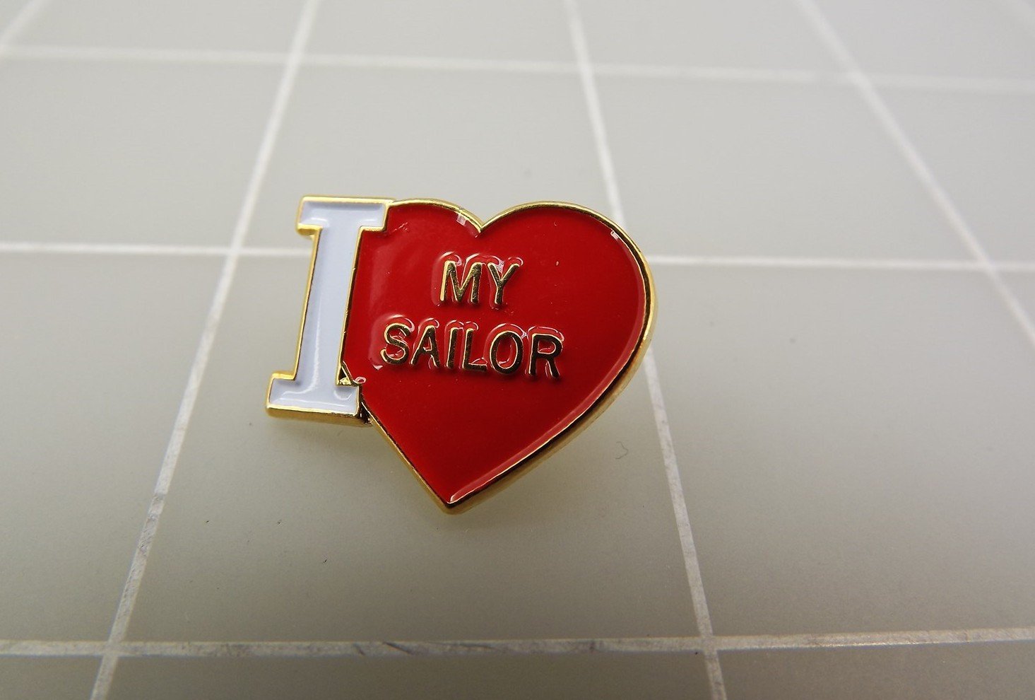 s l1600 11331.jpg "I Love My Sailor" Red Heart Lapel Pin