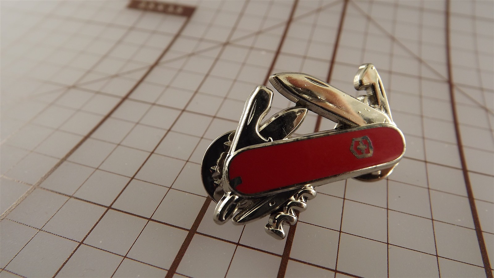 s l1600 117.jpg Swiss Army-Style Pocketknife Lapel Pin – Red Enamel – photo 2