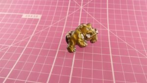 Bulldog Lapel Pin – Gold-tone enamel