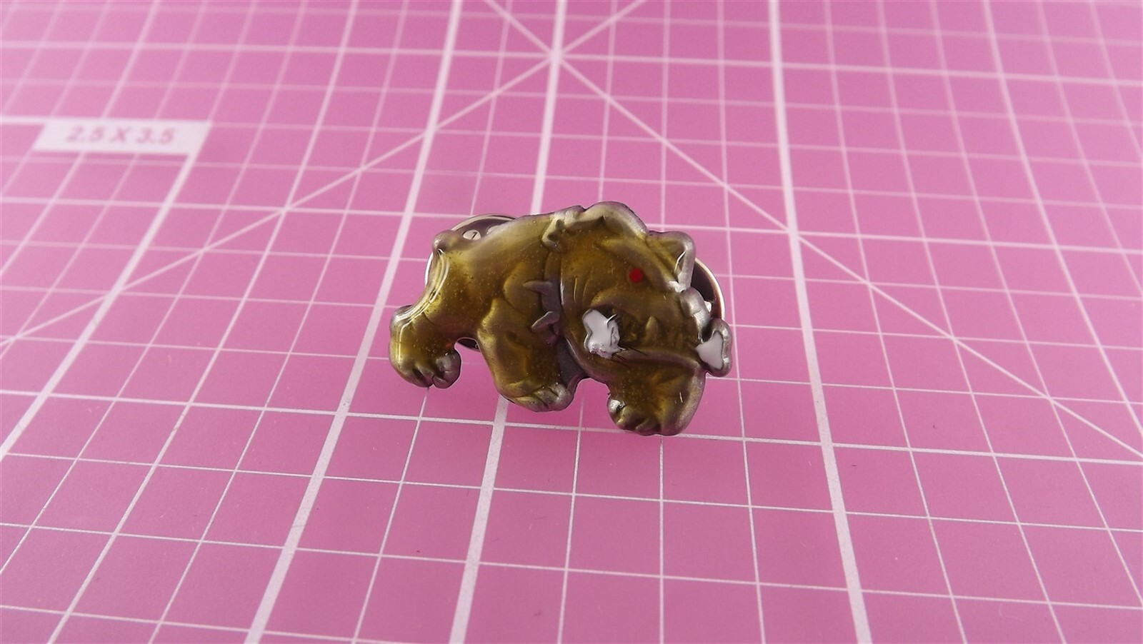 s l1600 1200.jpg Bulldog Lapel Pin – Gold-tone enamel – photo 2