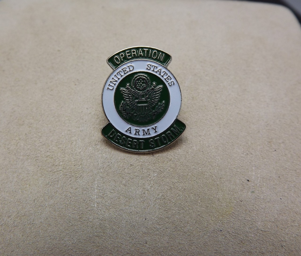 s l1600 12052.jpg Operation Desert Storm U.S. Army Lapel Pin