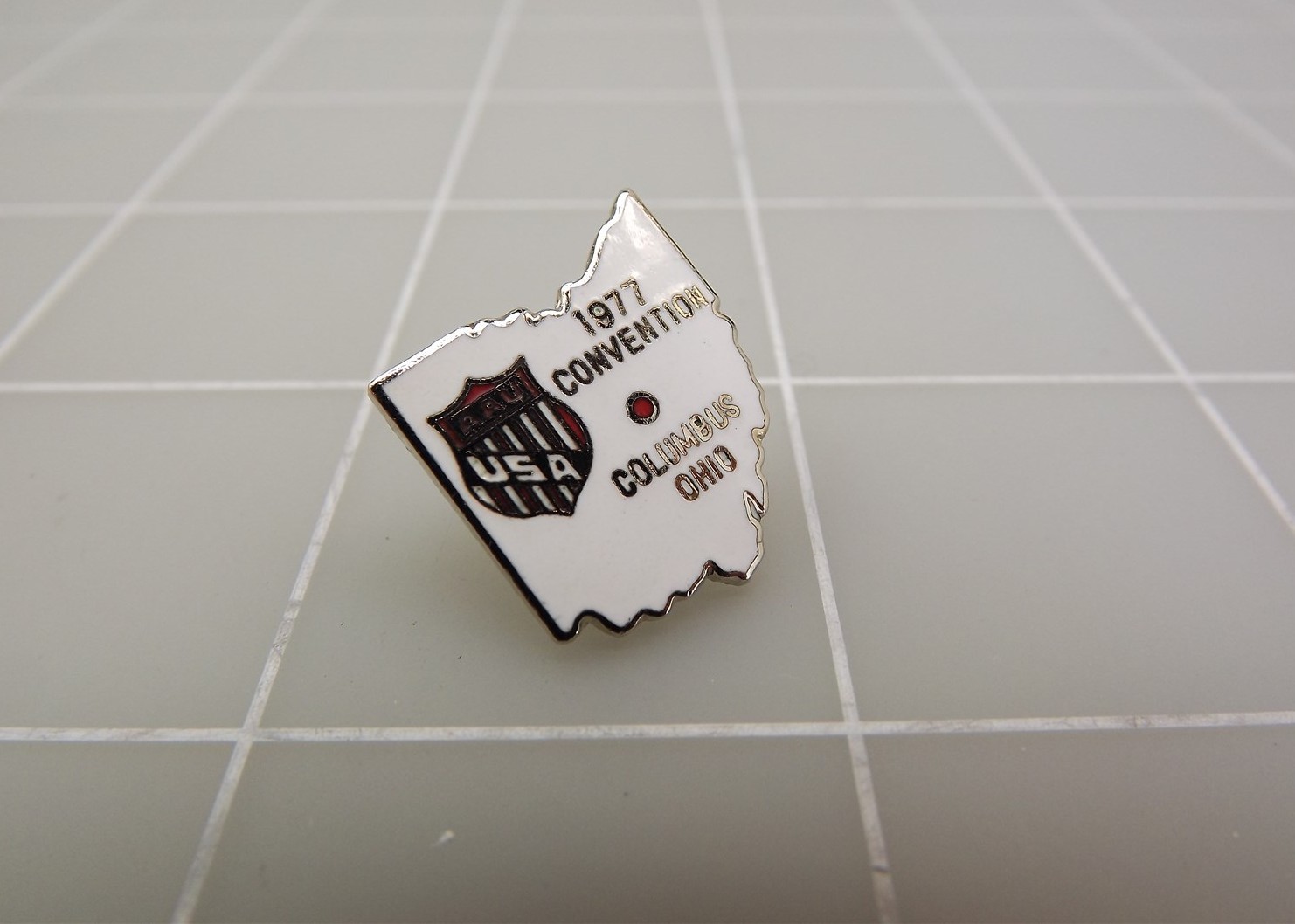 s l1600 12082.jpg Vintage 1977 AAU USA Convention Columbus, Ohio Pin