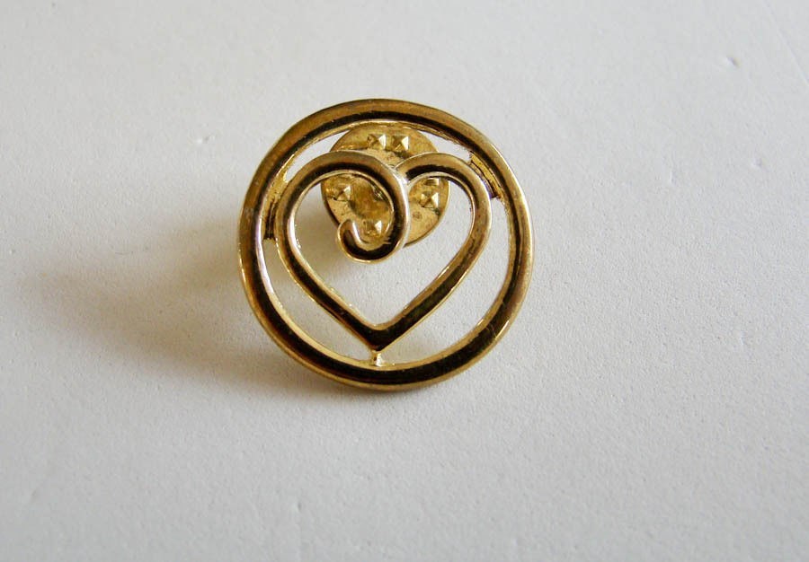 s l1600 12256.jpg Gold-Tone Heart Swirl Lapel Pin
