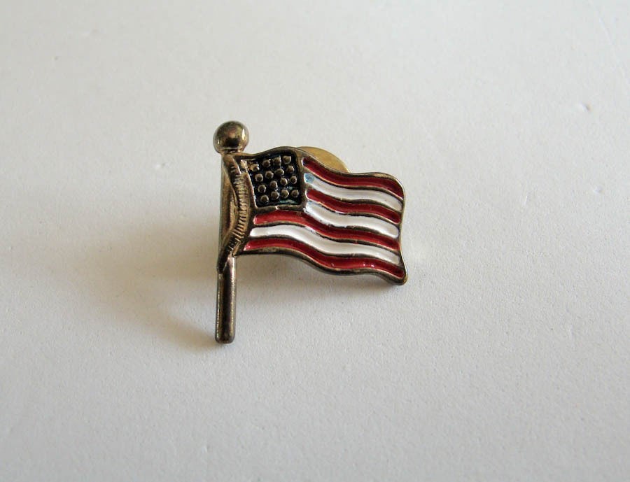 s l1600 12277.jpg USA Flag Lapel Pin (Style A)