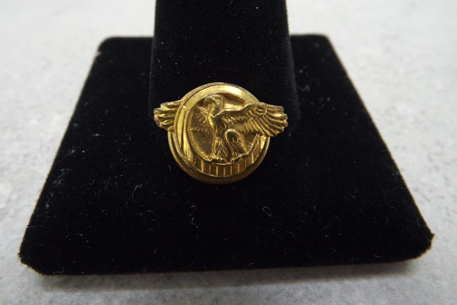 s l1600 12344.jpg WWII Honorable Discharge "Ruptured Duck" Eagle Button