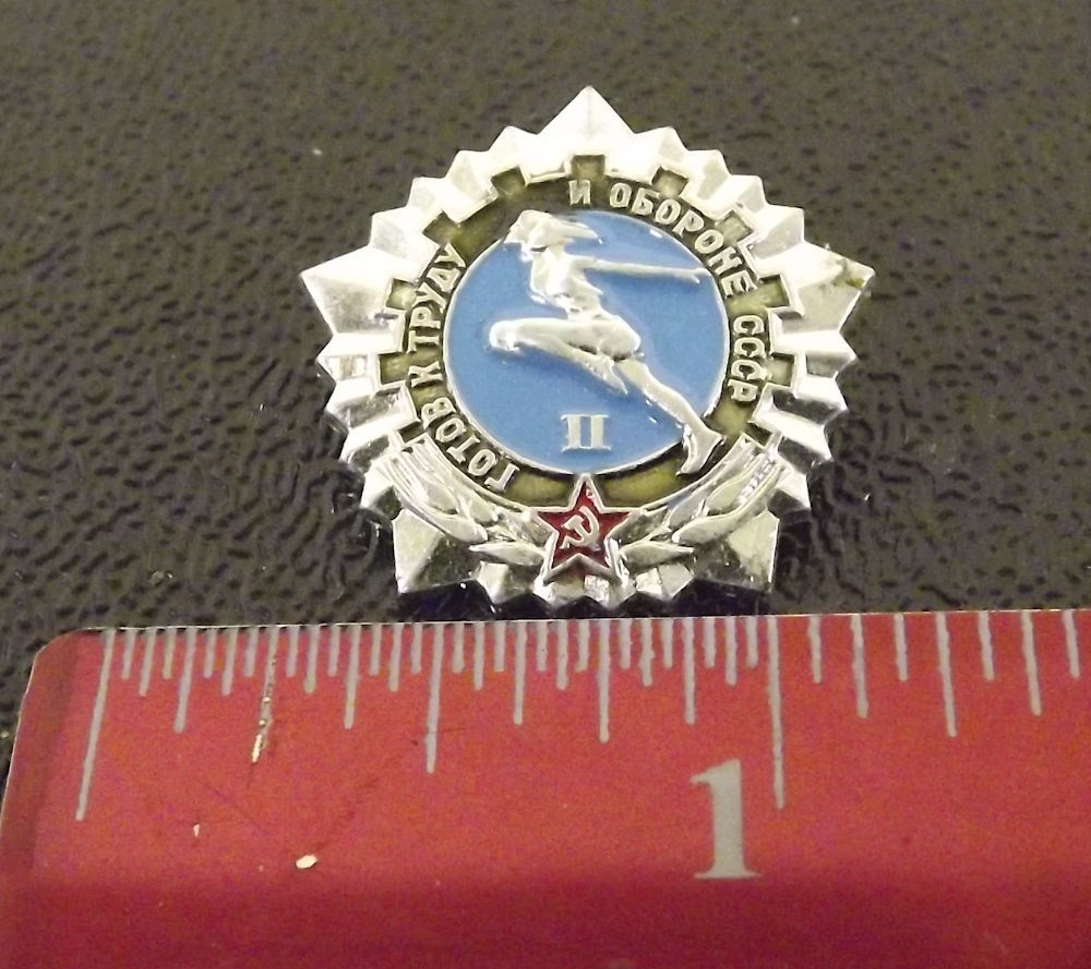 s l1600 12664.jpg Vintage Soviet Sports Award Pin – photo 3