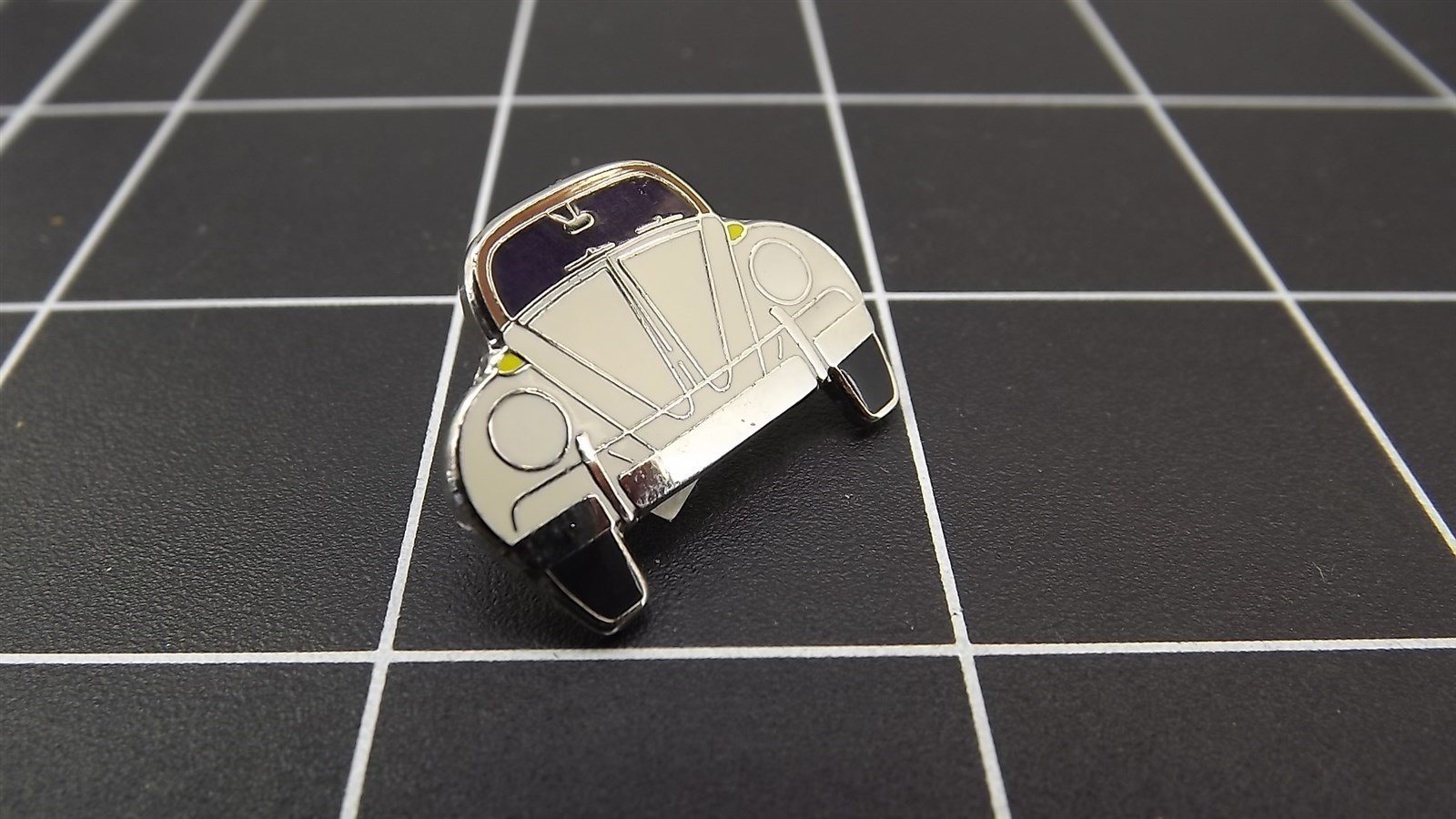 s l1600 1399.jpg Volkswagen Beetle Front View Lapel Pin – White enamel – photo 2