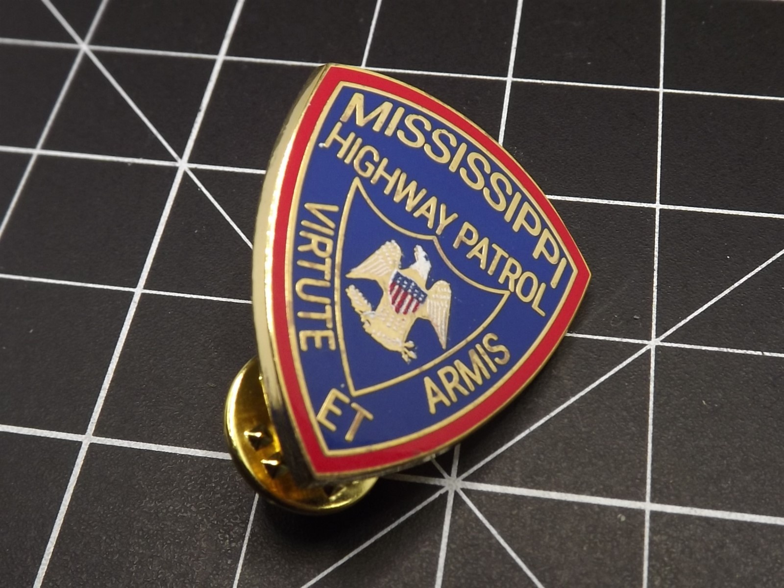 s l1600 14988.jpg Mississippi Highway Patrol Shield Lapel Pin – Enamel – photo 2