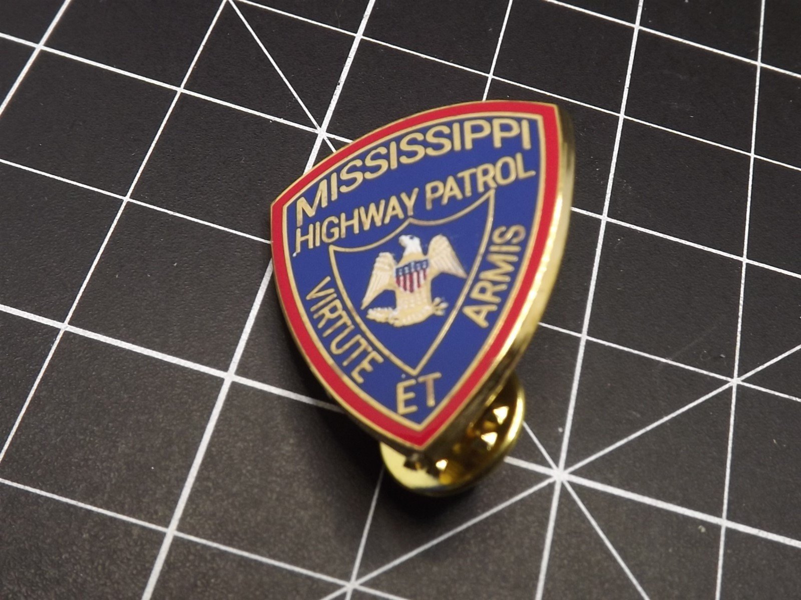 s l1600 14989.jpg Mississippi Highway Patrol Shield Lapel Pin – Enamel – photo 3