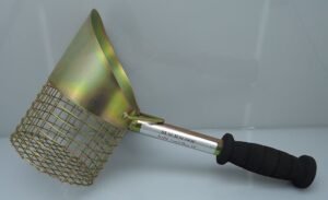 Jobe Sand Hog Metal Detecting Beach Scoop – Short 10″ Handle – Made in USA – Sand Scoop for Ocean Beaches, Lakes & Treasure Hunting