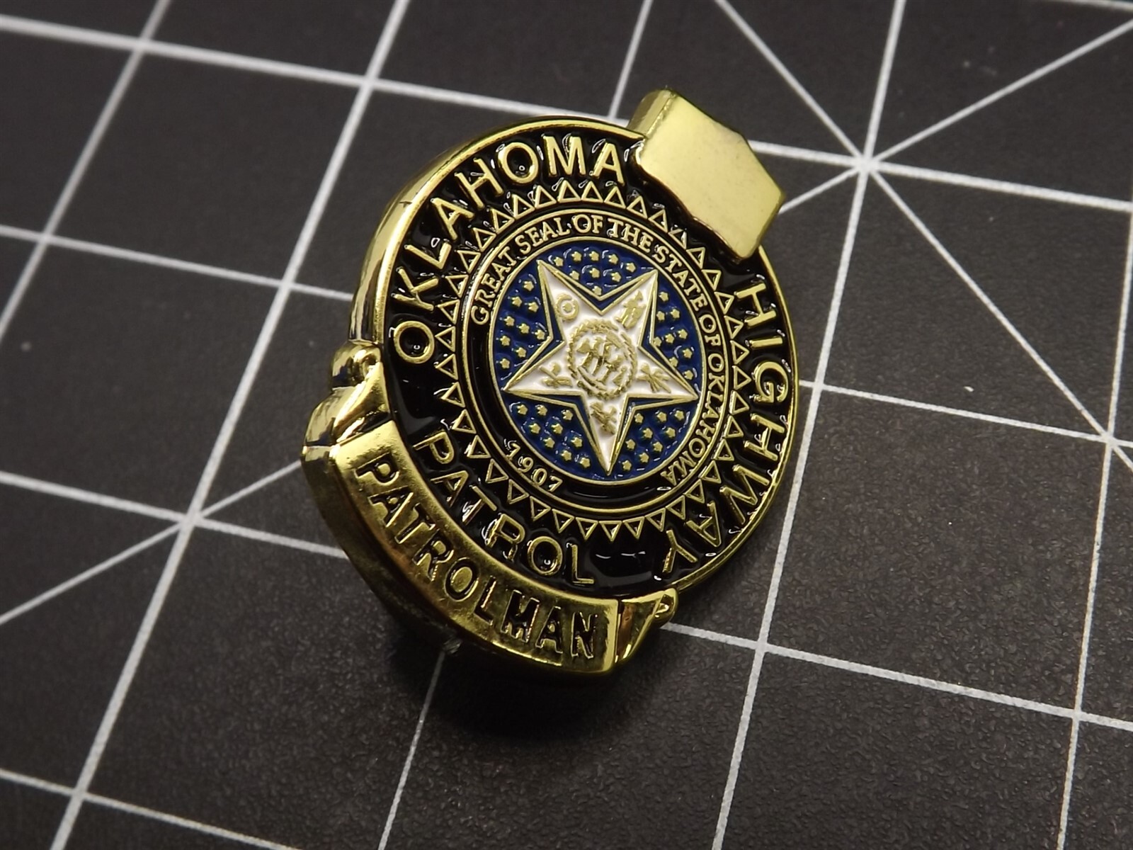 s l1600 1567.jpg Oklahoma Highway Patrol "Patrolman" Lapel Pin – Gold-tone – photo 2