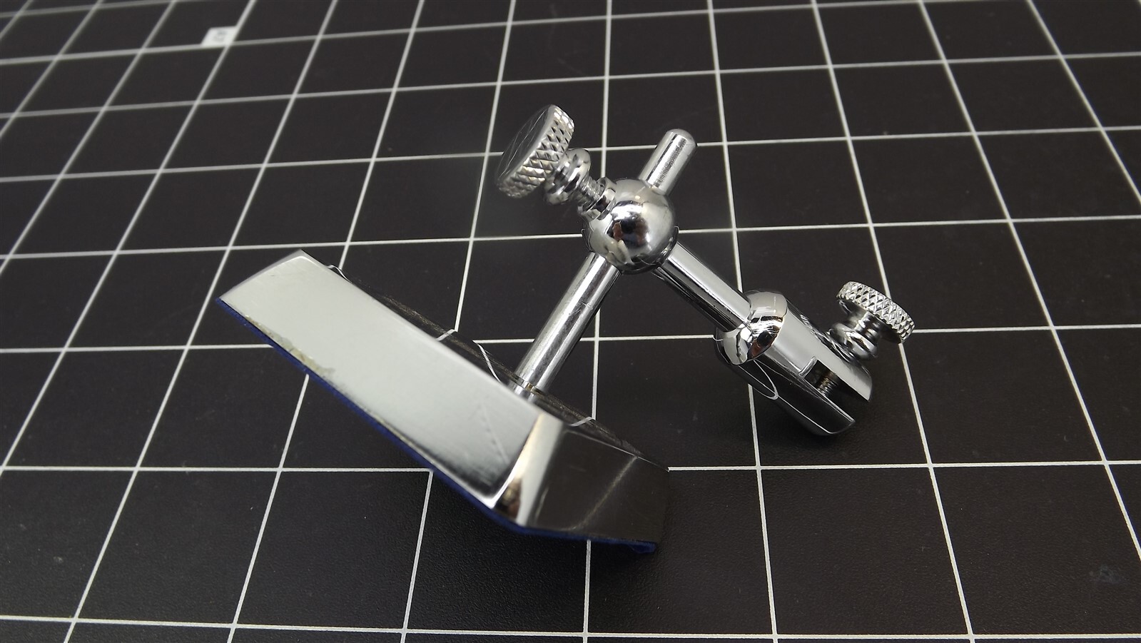 s l1600 16089.jpg Third Hand Stand Jeweler Loupe Holder Heavy base Jewelers and Watchmakers – Jeweler's Bench Tool for Goldsmiths, Silversmiths & Hobby Crafters, New – view 3