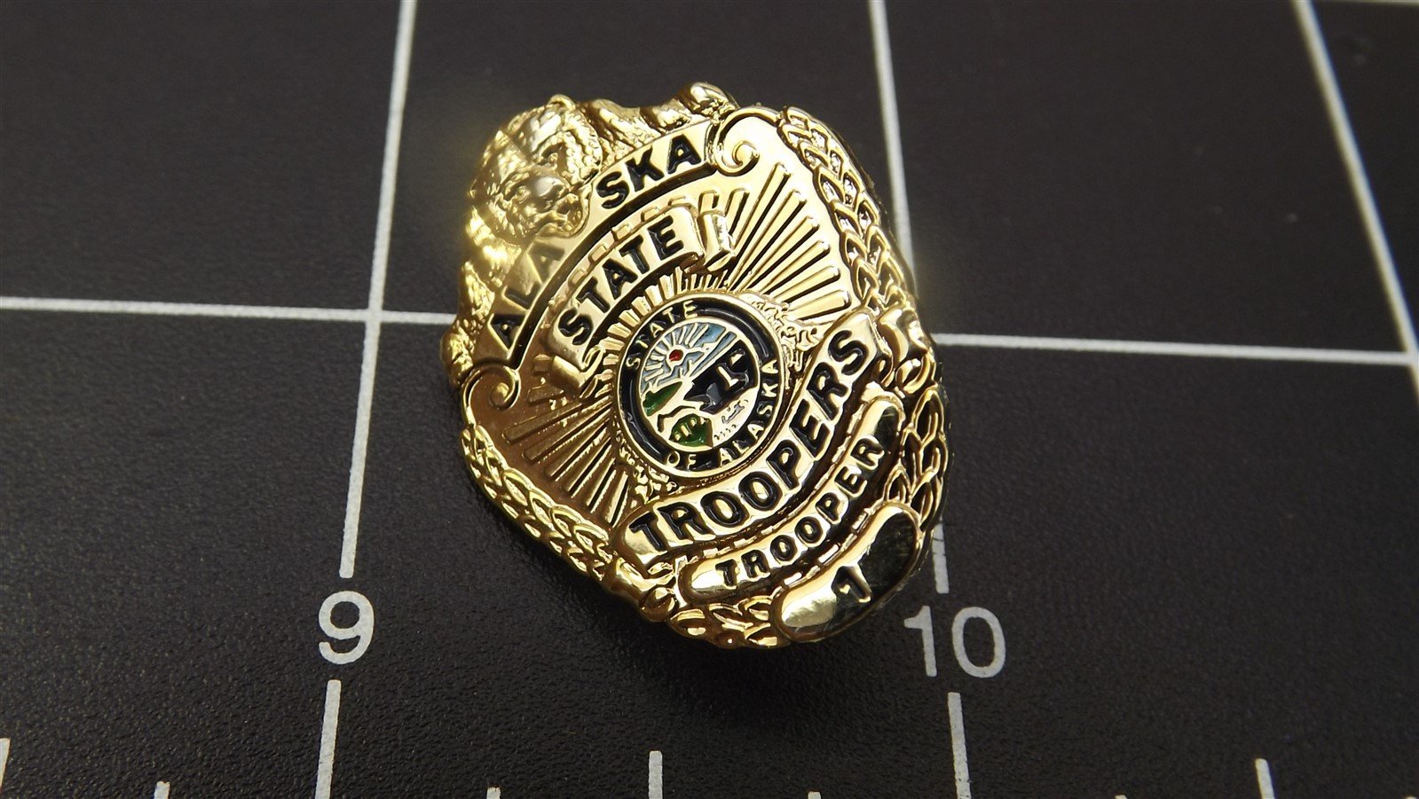 s l1600 1646.jpg Alaska State Troopers Badge Lapel Pin – Gold-tone