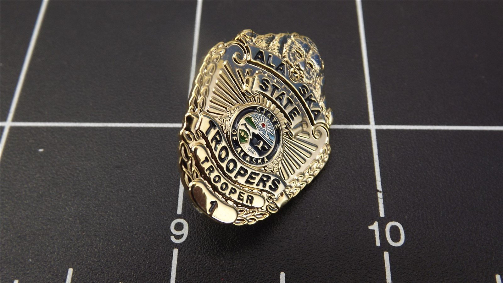 s l1600 1647.jpg Alaska State Troopers Badge Lapel Pin – Gold-tone – photo 2