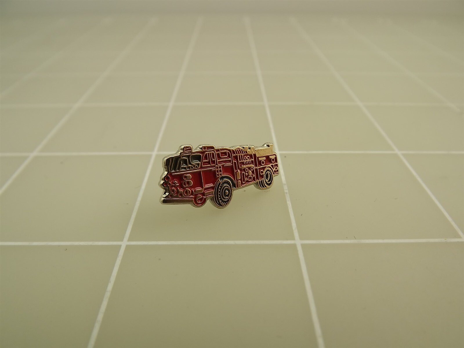s l1600 1807.jpg Red Fire Engine Lapel Pin – Red enamel