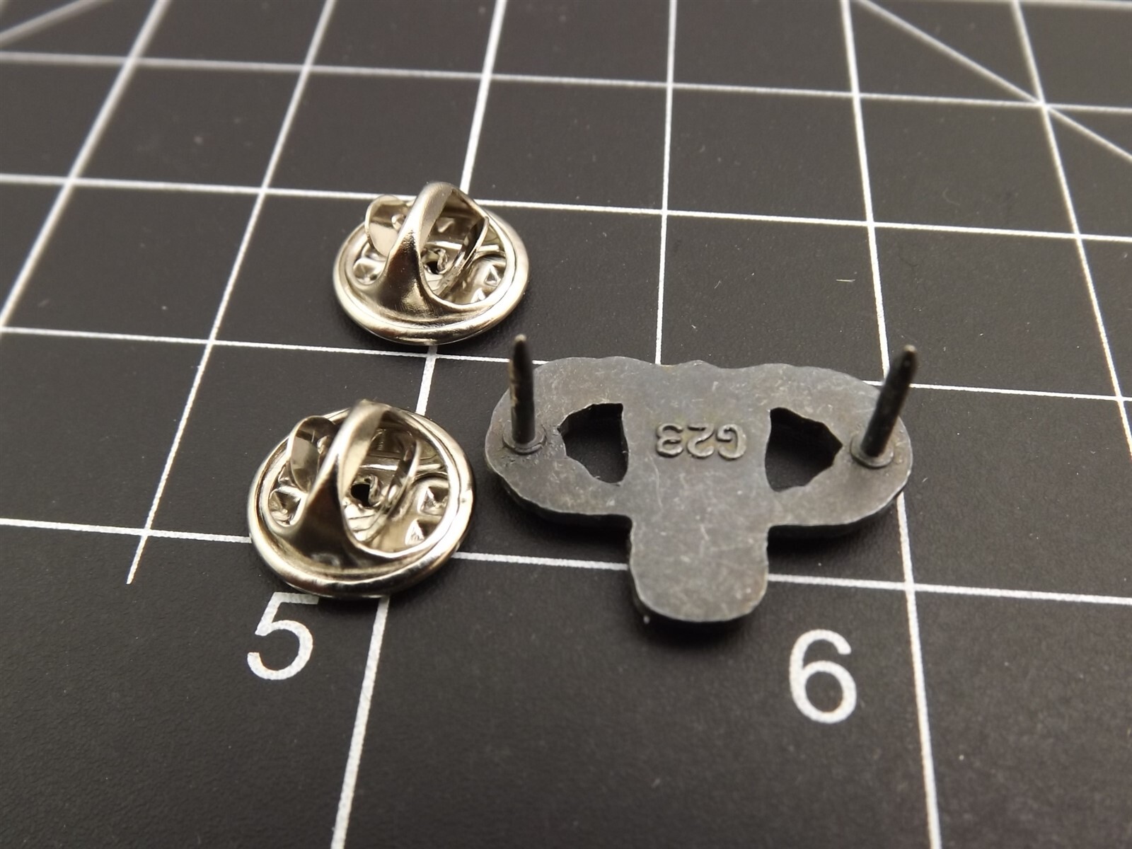s l1600 1855.jpg USAF Weapons Controller Mini Badge Lapel Pin – Pewter – photo 4