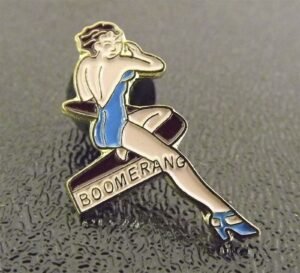 Boomerang pin-up lapel pin
