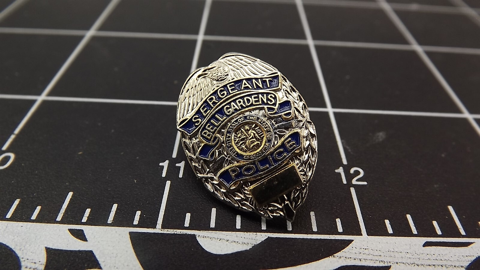 s l1600 2185.jpg Bell Gardens Police Sergeant Badge Lapel Pin – Silver-tone