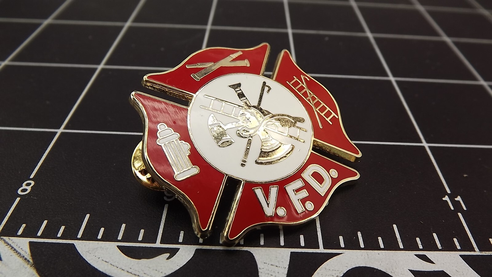 s l1600 2303.jpg Volunteer Fire Department (V.F.D.) Maltese Cross Lapel Pin (Large) – Gold-tone with red – photo 2